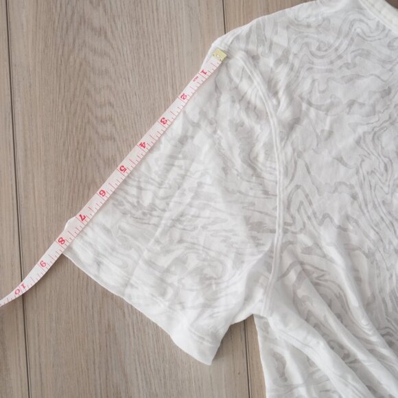 Luluemon White Crescent Tee Veil Short Sleeve Sheer Swirl Pattern Size Small - Picture 12 of 13